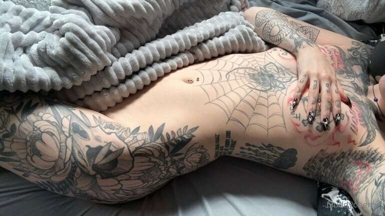 🖤🕷️🕸️My gorgeous 6 foot, tattood, blue collar, Yallternative.. 3