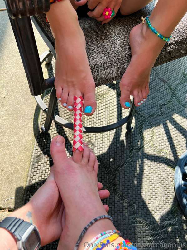 (15-21) Ever see 2 girls using a finger trap with their toes..
