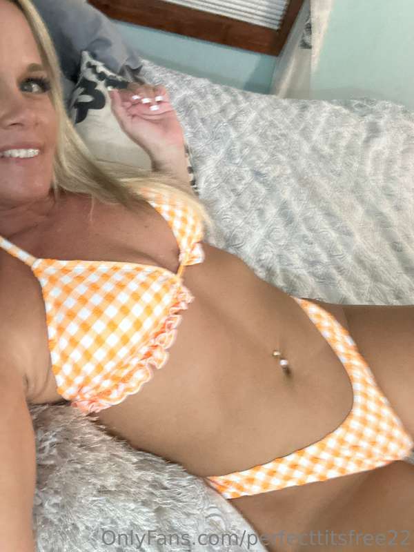 Going live now y’all join in 😘🤗
