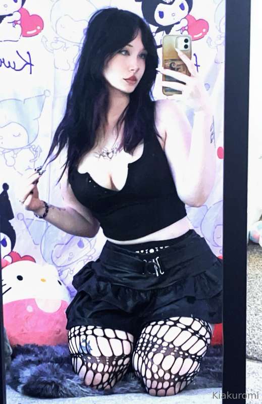 Outfit pics and a cummy dildo vid + nudes <3 9