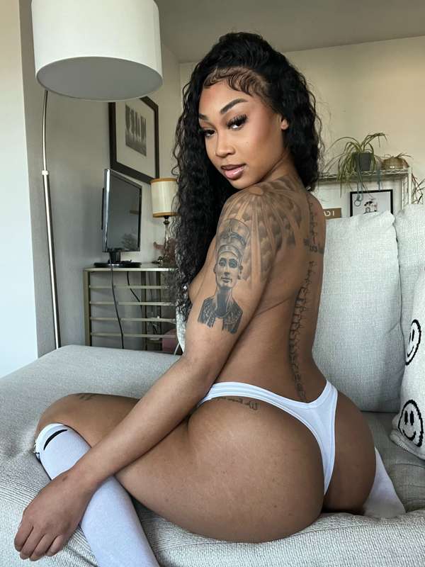 🔥🔥🔥 Taking my bra off and showing you the outside world the ..