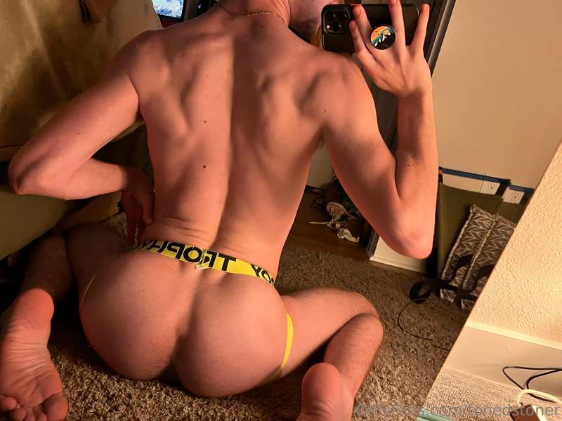 Do you think I'm a trophy boy?💛💚 3