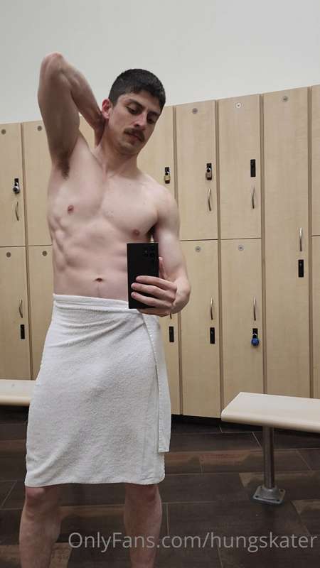Who wants to sniff/lick my pits before I shower up? 3