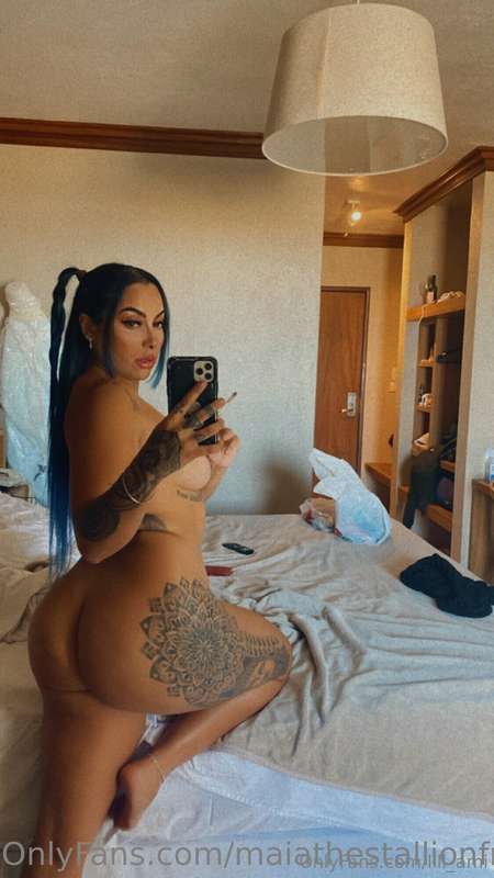 Follow my girl @stallionitaexclusive 🥵 She's sending a free .. 2