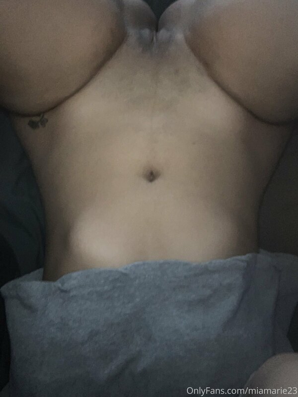 A little preview of my bare pussy. Unlock the close up in yo..