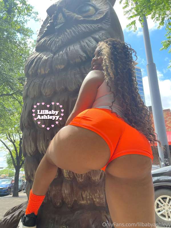 let me be ur waitress 🧡