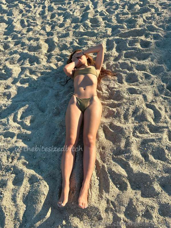 **Just a lil SFW post** ***NSFW tomorrow 😉*** 2