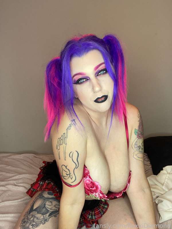 Roxxidiamond - Fansly - 18 Aug, 2024 17