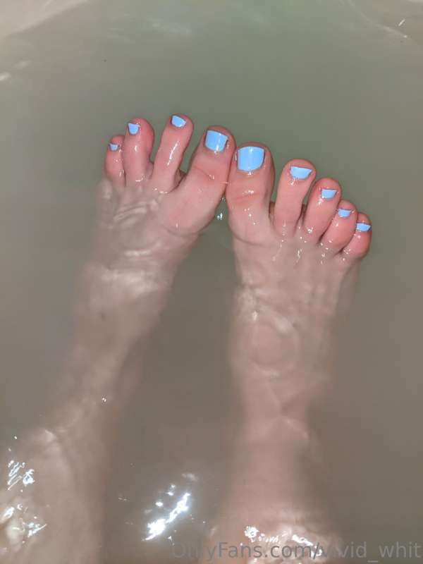 Happy TOESday 👣! Like my pedicure? :) I thought you might so..