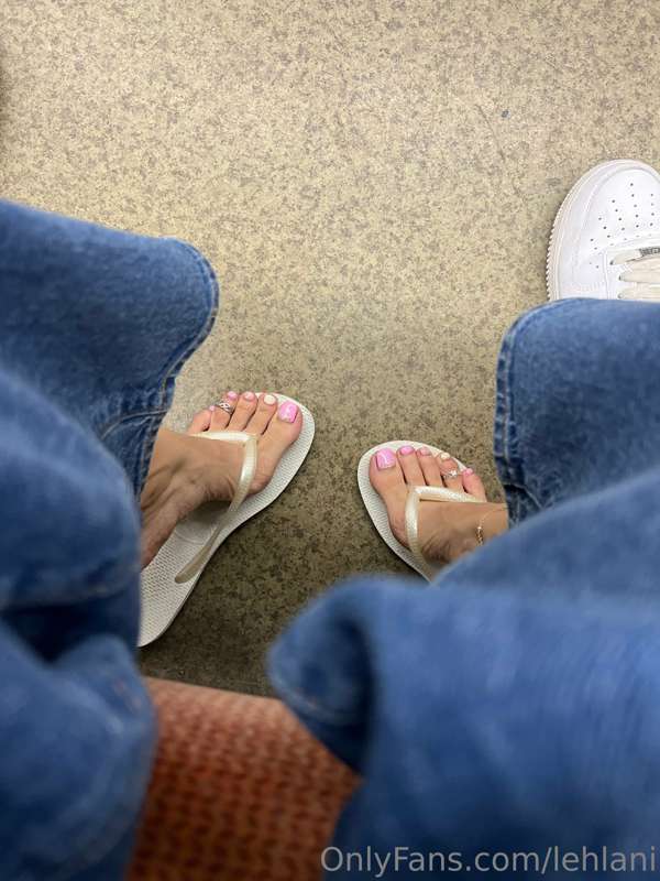 Sneaking pics on the train 💖 1