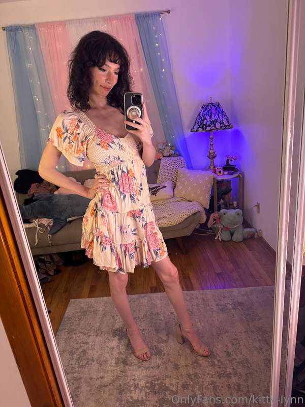 Come put your hands up my dress 🥰