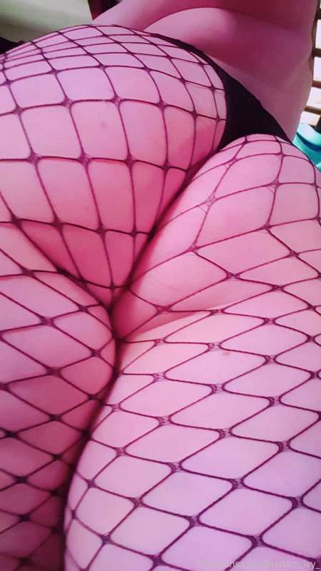 Fishnets so fuckin hot. Omg. 5