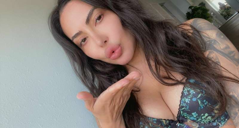 Feeling cute today , so i ll be generous 😏