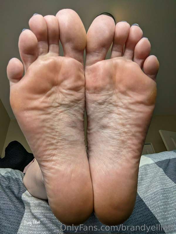 👣