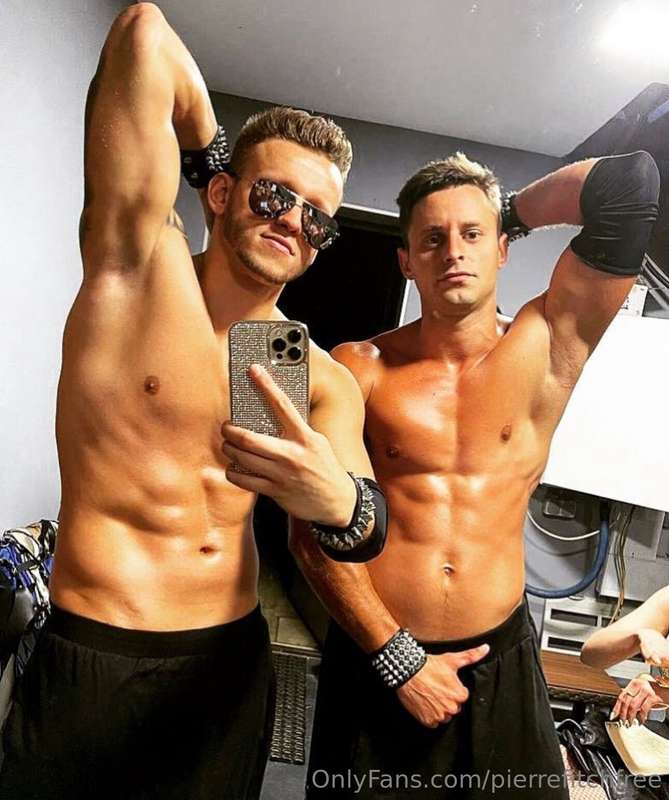 @foxy_garry huge guy with big cock!! 23 cm 🥵👇@foxy_garry✅ 𝐒𝐮.. 4