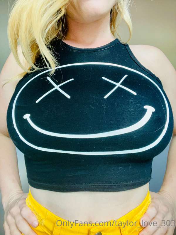 Swipe to pull out my big, juicy titties 😜