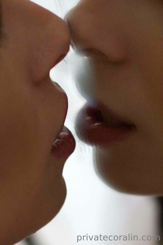 💋 ***KISS OR SPLAP?*** 👋