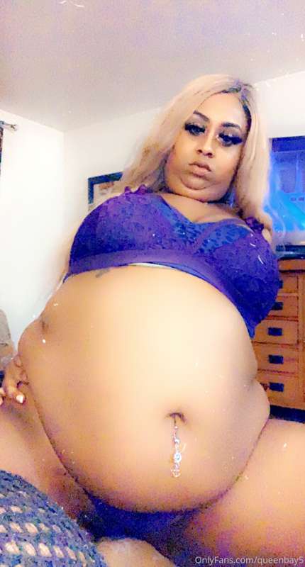 Swipe to look at my fat brown gut and chins where my neck us.. 1