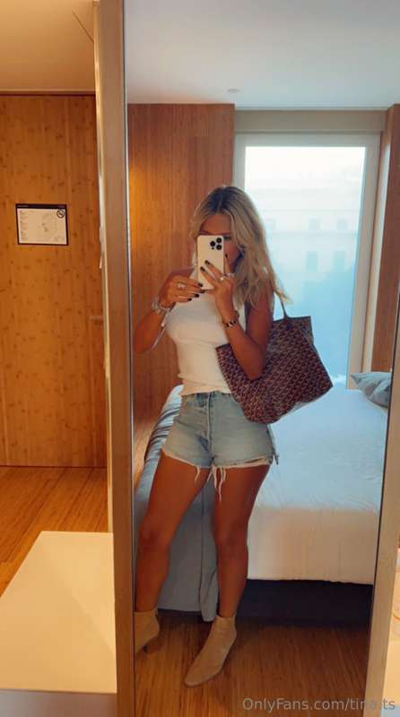 Do you think I could become a fashion guru?💓💓 Rate my outfit..