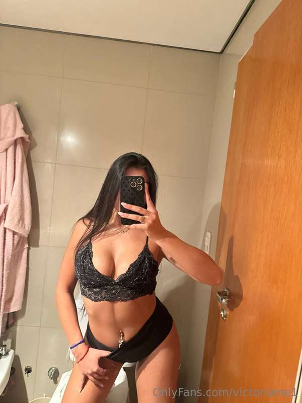 My black lingerie is bold enough to steal the show. 💃🏼🔥 The ..