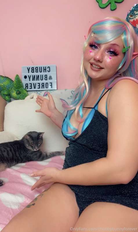 More Chubby Elf 🧝‍♀️ ehehe too cute
swipe to see my cat phot.. 23