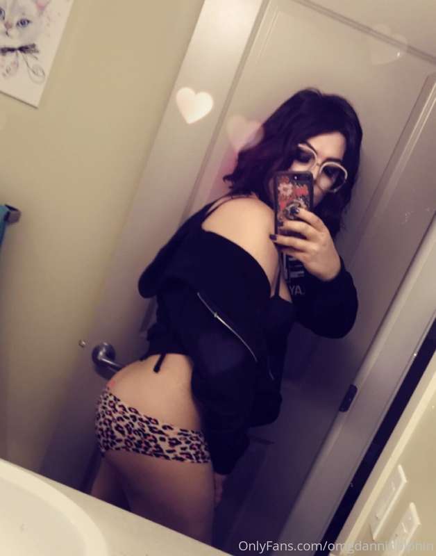 Snap filter booty gal. Good morning or whatever time it is f..