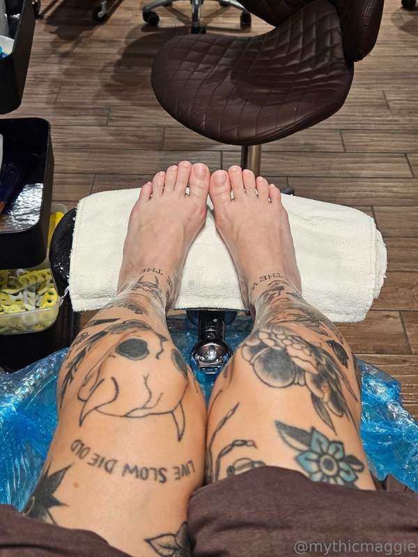 Who's ready for a brand new pedi? 😇🥰