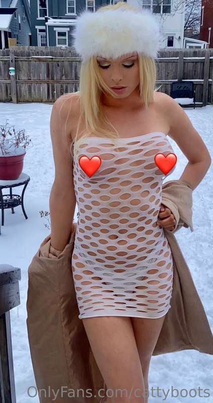 Brrrr 🥶❄️❄️
It’s getting cold out daddy haha but I love this.. 2