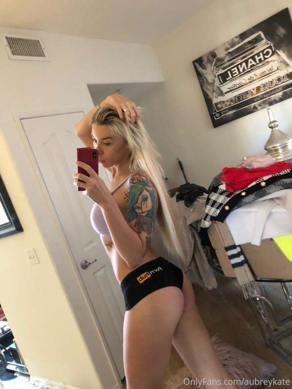 Ask me how to get a custom photo set  ,I can pose only for y..