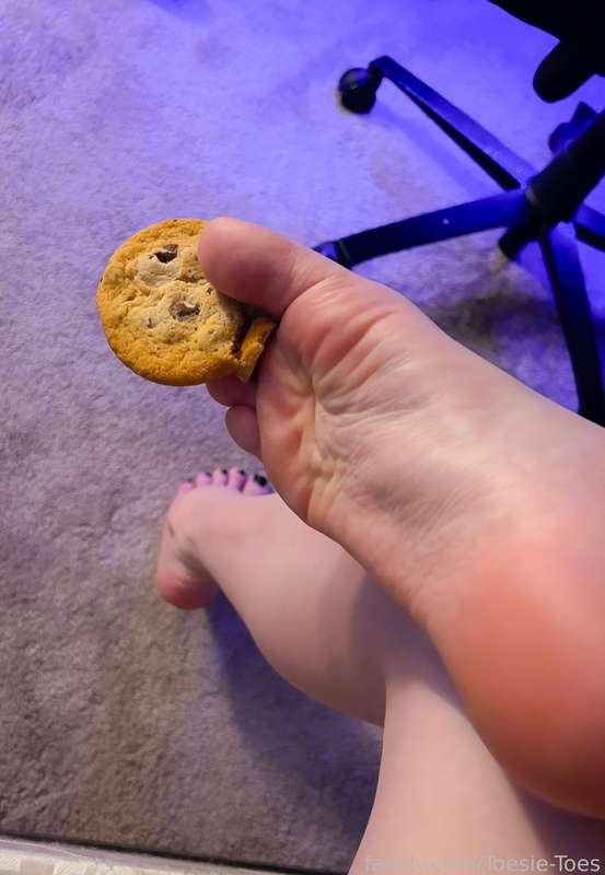 Toesie-Toes - Fansly - 02 Apr, 2025 1