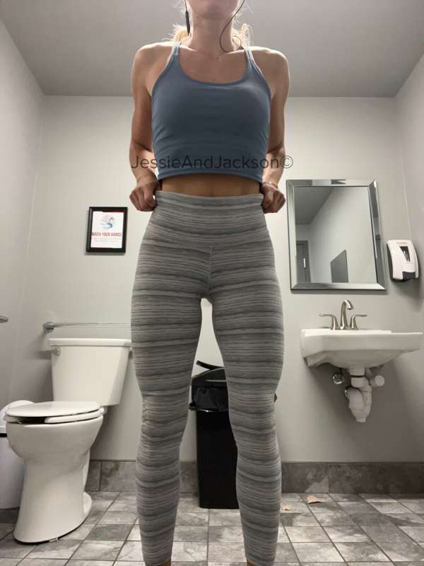**Sweaty gym outfit** 💦
Did some cardio this morning and of .. 3