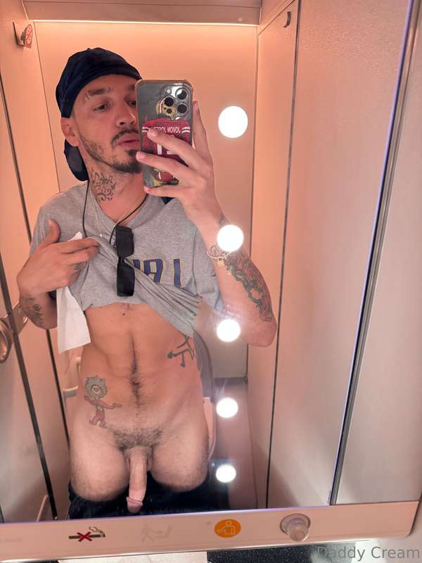 Long dick… come put it on yo ass 😈 2