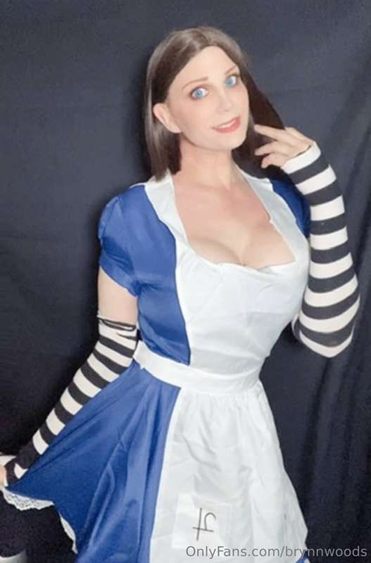 Cosplay flashback: Mommy Alice 

This is one of my favorites.. 6