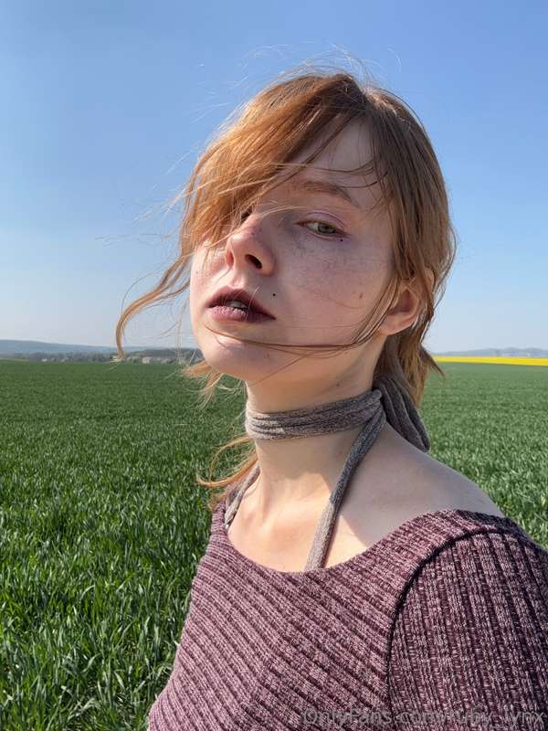 The wind plays with my hair ...But not only he knows how to ..