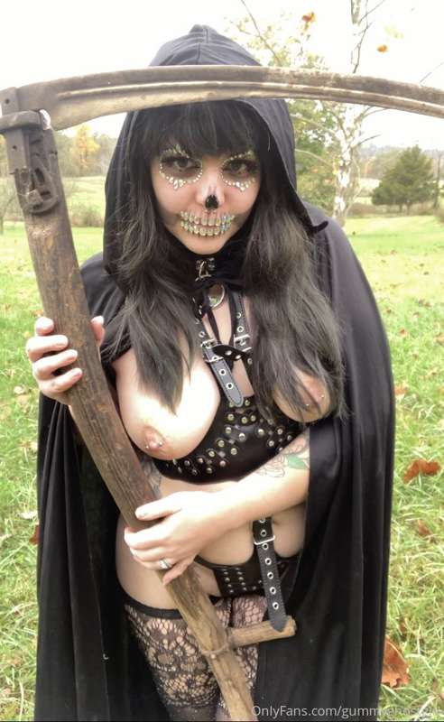 Wanna have a little fun before I reap your soul? 💀 7