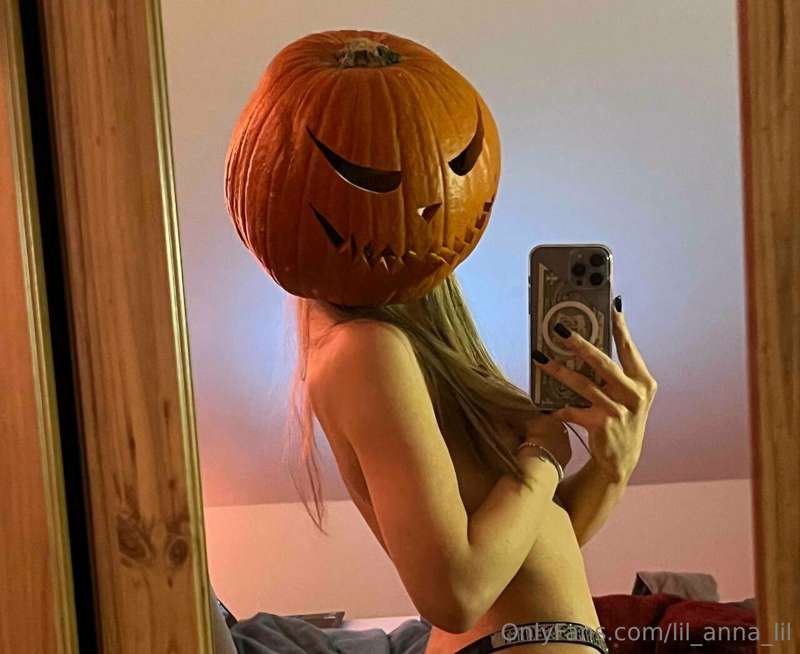 Which one you choose ? 🎃❤️‍🔥 1