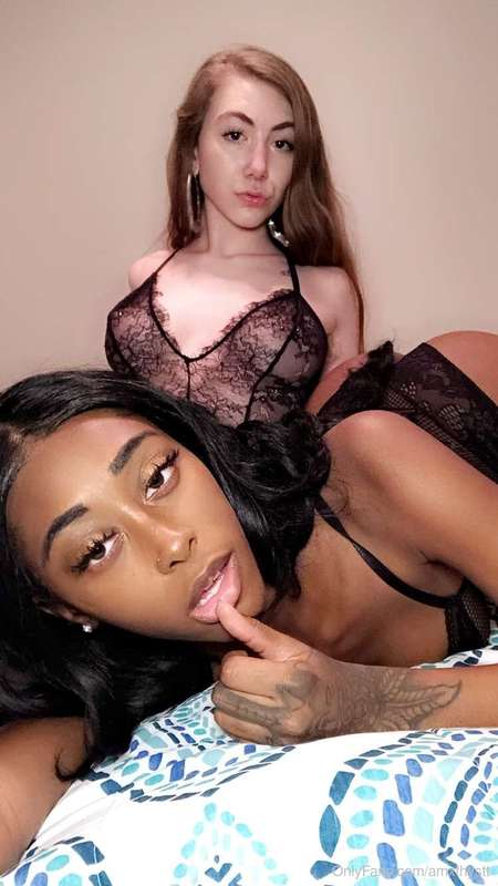 Some lesbian content to brighten up your Monday 🥰💖 4