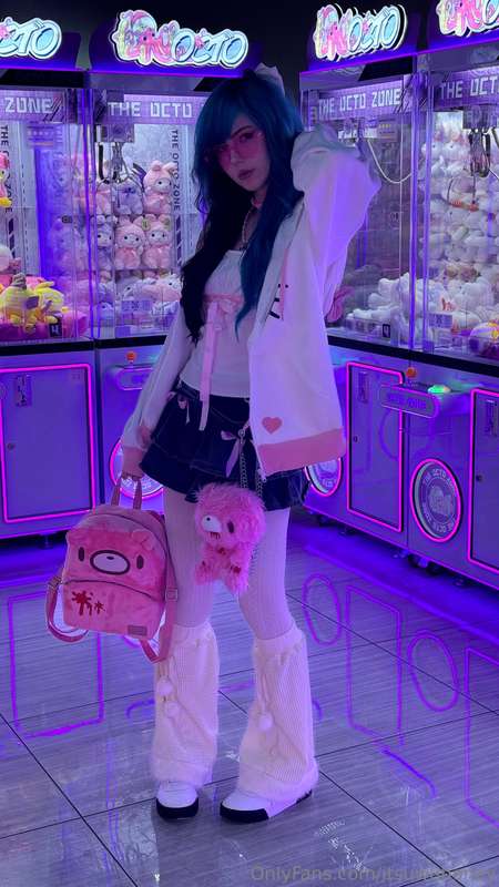 Went to the arcade on my birthday 🥳 Took a couple of cute pi.. 2