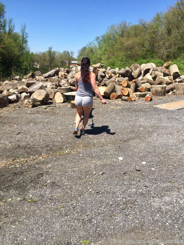 Part 1 Outdoor flashing my naked booty walking the dog in th..
