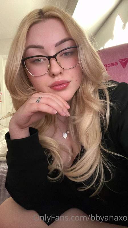 no makeup selfies :3 (well i have lip gloss on okay) 5