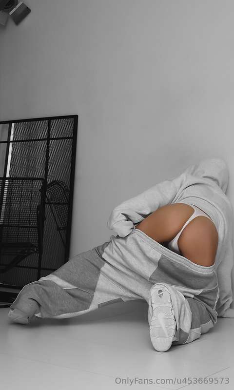 You can look eatable with sweatpants too. 😜 5