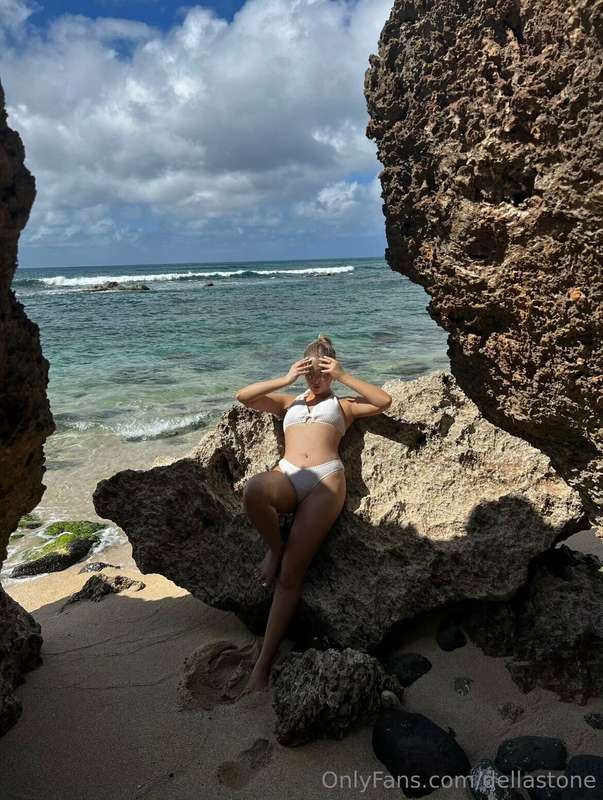 Mentally I’m here🌴  Who wants to go on a baecation😋