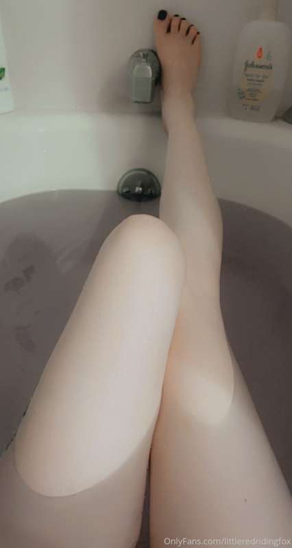Nothing better than a hot steamy soak 💦🖤😘