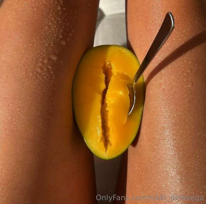 Wanna try my peach?🤤