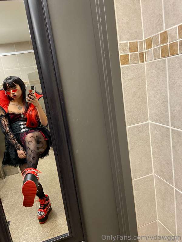 Ngl I’ve never dressed up so much for Halloween before and t.. 7
