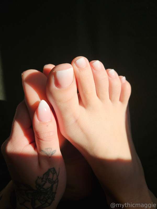I'm OBSESSED with my new pedi, it was worth every penny 💅 I ..