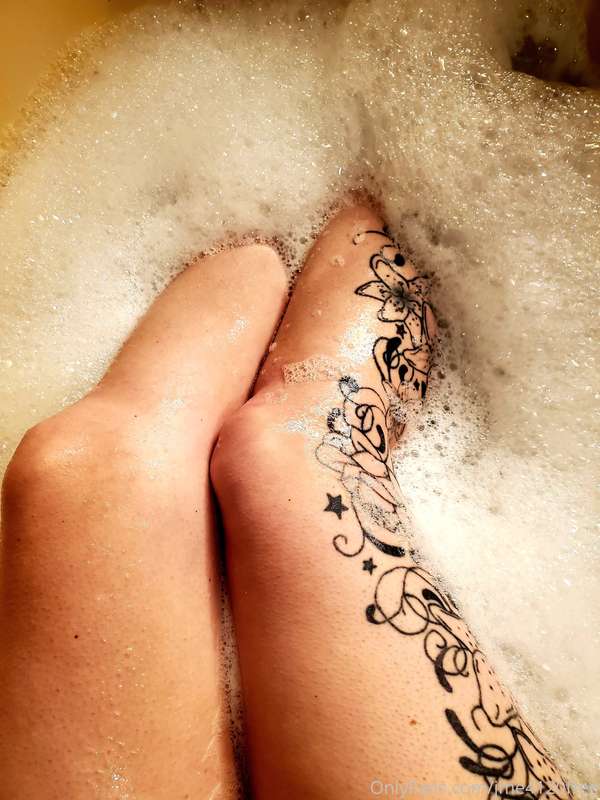 Bubbles and tattoos 😜