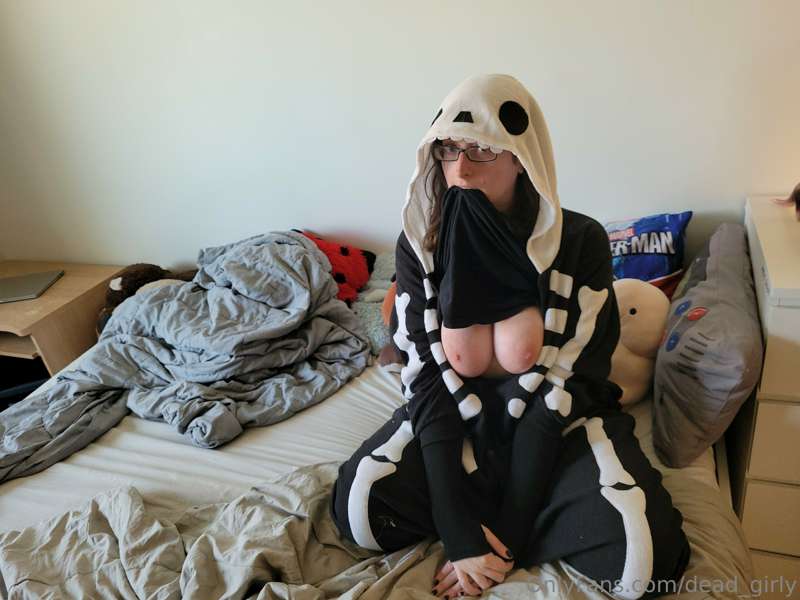 Check out @BoringKate ! 
She's a cute trans girl with big ti.. 4
