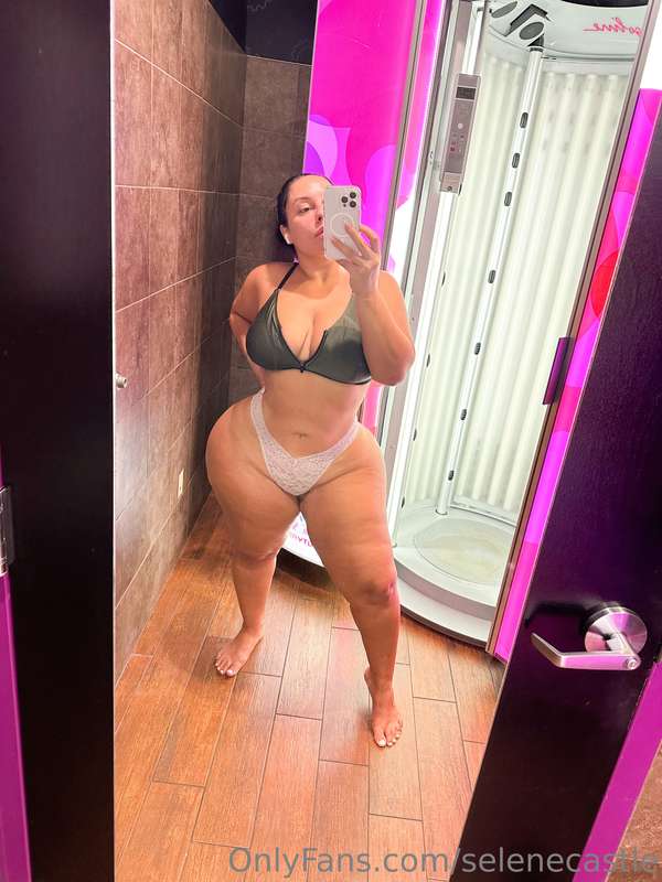 I been working on my tan 🥰🥰🥰🩷