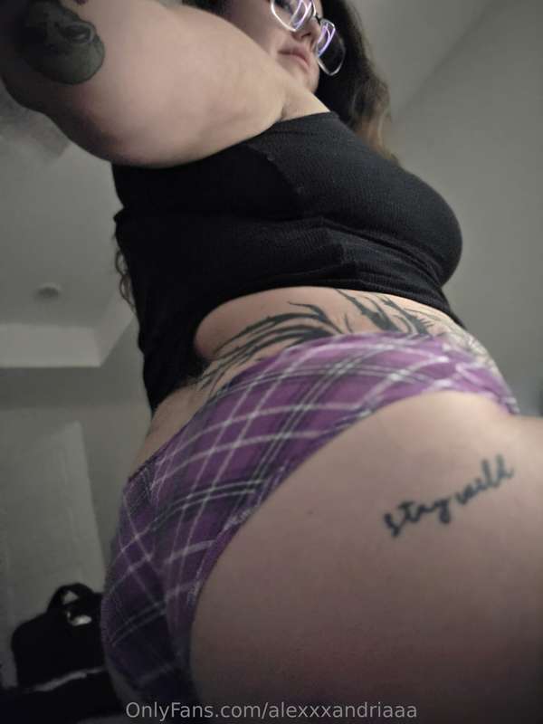 Imagine this ass sitting right on your face.